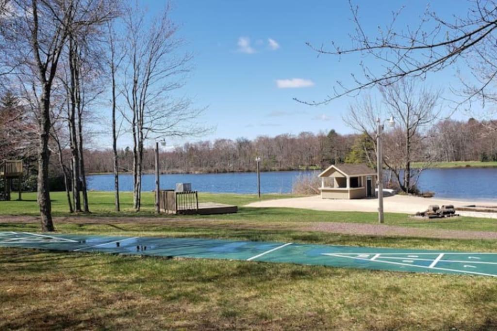 Walk To Pool & Beach - Spacious Gateway, Hot Tub, Game Room Pocono Country Place Eksteriør bilde